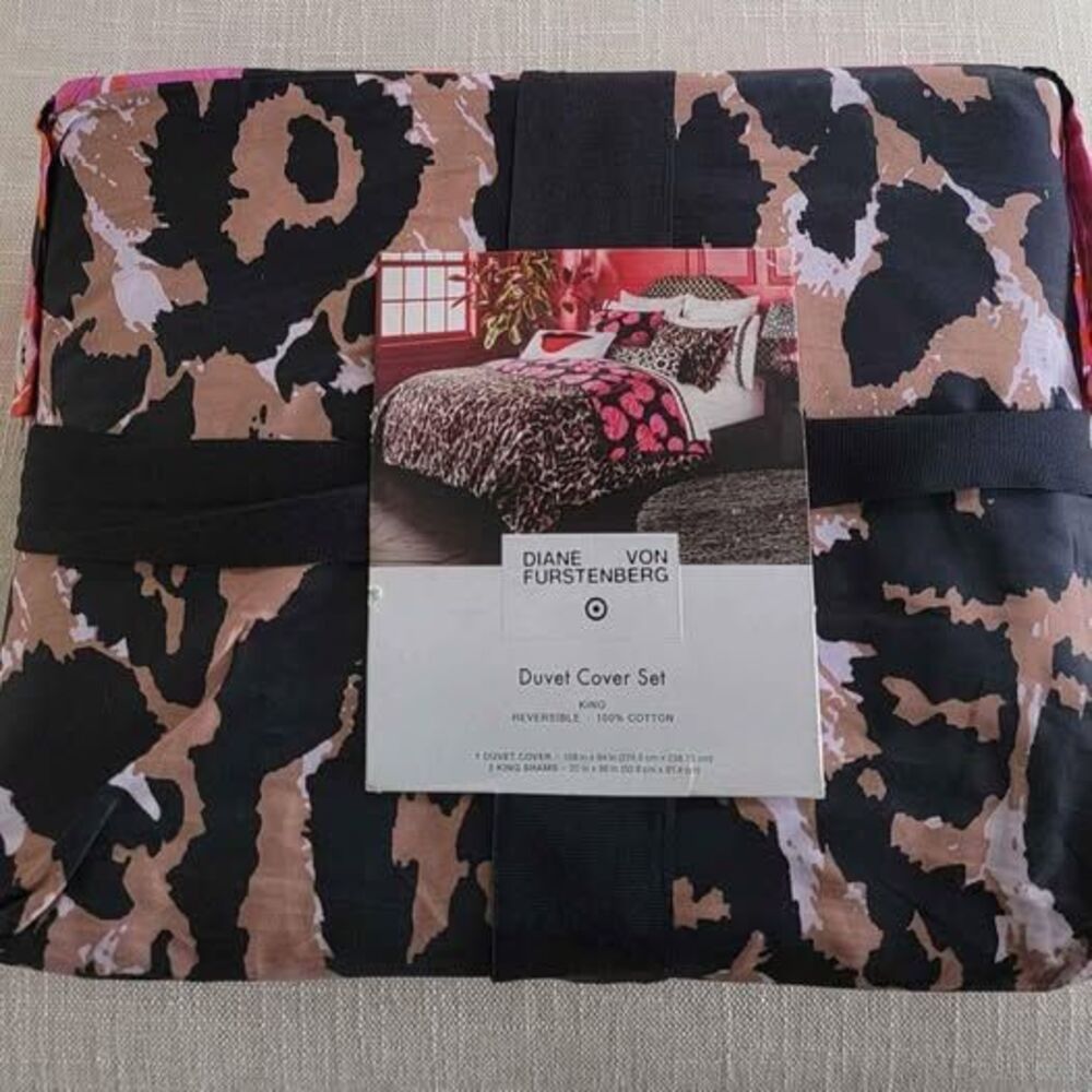 Duvet set King reversible. Brand new!